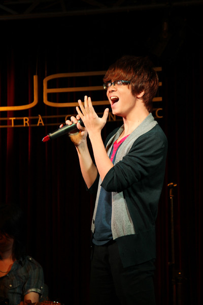 Sau scandal tình ái, "hoàng tử The Voice" say sưa luyện tập ảnh 2