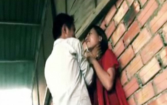 Cộng đồng mạng "sôi sục" vì clip "Đối phó với yêu râu xanh" ảnh 1