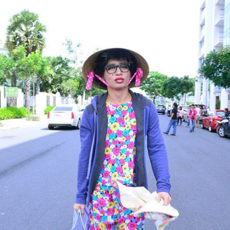 Hết mặc váy, nam giám khảo Top model lại giả gái gây sốc ảnh 4