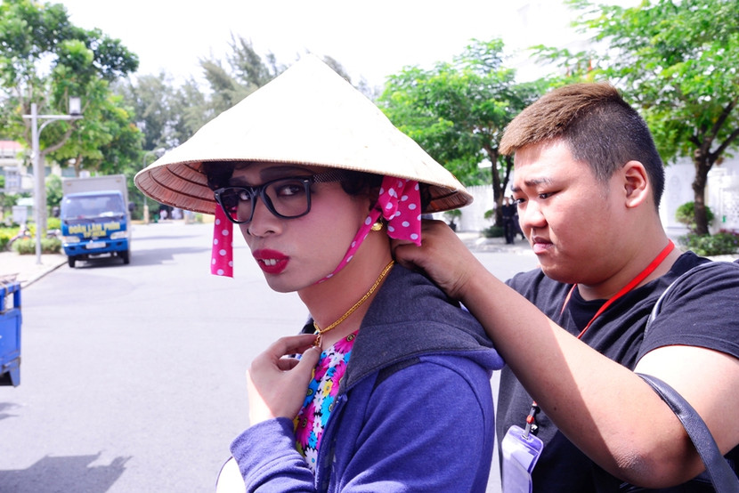 Hết mặc váy, nam giám khảo Top model lại giả gái gây sốc ảnh 3