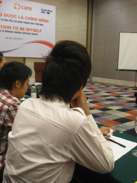 Đau xé thịt vì tự bơm silicon để biến thành con gái ảnh 2