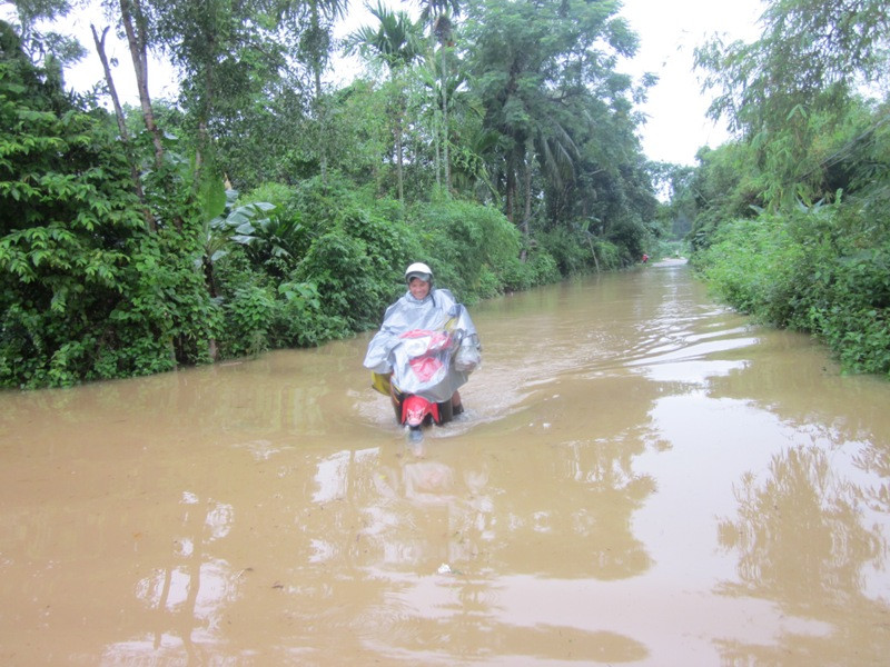 Mưa lớn, nhiều bản làng bị nhấn chìm, 8 người thương vong ảnh 4