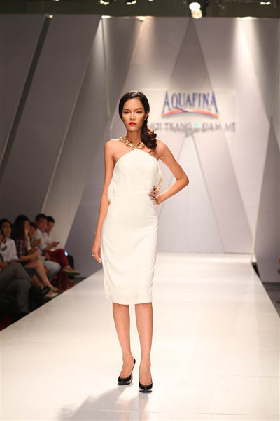 50 người mẫu đình đám "đọ chân" trên sàn diễn ảnh 6