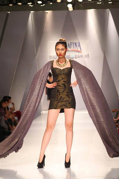 50 người mẫu đình đám "đọ chân" trên sàn diễn ảnh 3