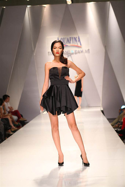 50 người mẫu đình đám "đọ chân" trên sàn diễn ảnh 5