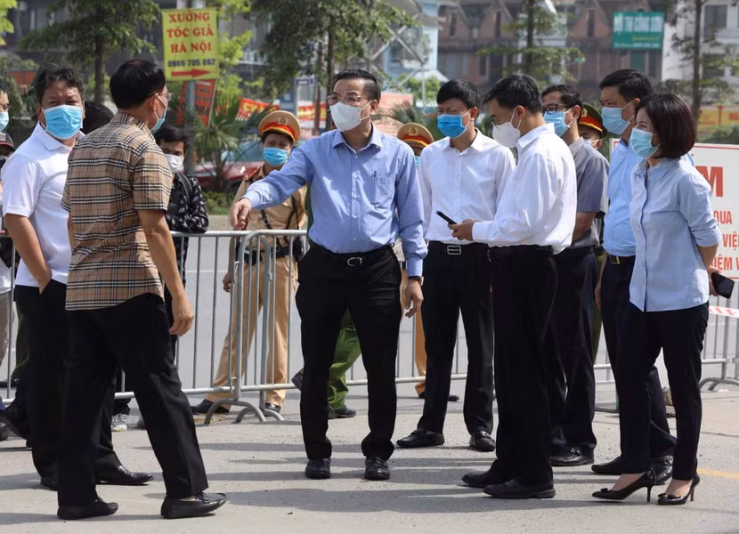 Chủ tịch UBND TP Hà Nội Chu Ngọc Anh kiểm tra việc thực hiện phong toả Bệnh viện K tại cơ sở Tân Triều