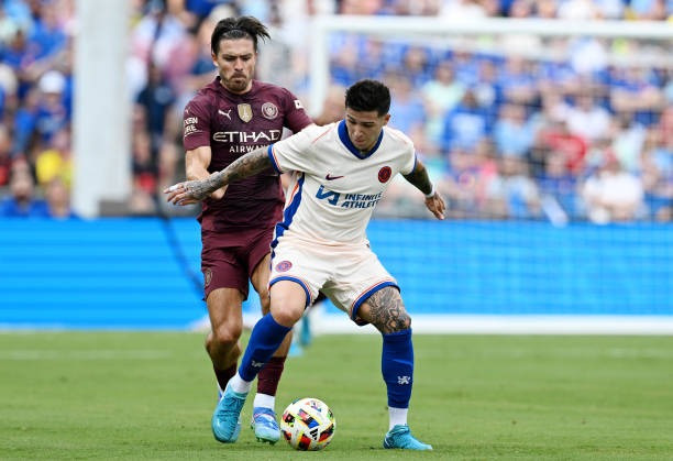 Chelsea (trắng) còn quá nhiều vấn đề phải làm