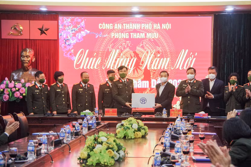 Chủ tịch UBND TP Hà Nội Chu Ngọc Anh chúc Tết, động viên Phòng Tham mưu CATP Hà Nội