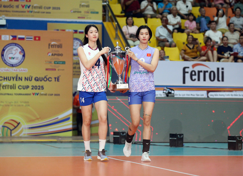 Quỳnh Hương (trái) và đàn chị Thanh Thúy