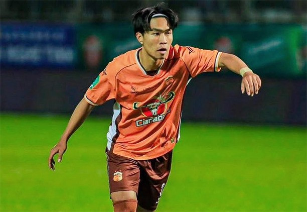 Trung vệ Lý Đức trong màu áo HAGL Trung vệ Lý Đức trong màu áo HAGL