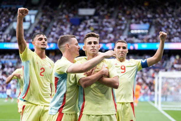 Fermin Lopez giúp Tây Ban Nha ngược dòng chóng vánh