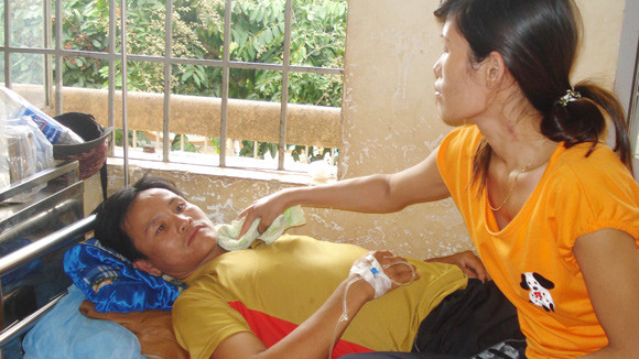 Uống rượu tiết trăn, 8 người nhập viện cấp cứu ảnh 1