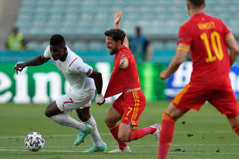 Thụy Sĩ (trắng) chơi áp đảo từ thời điểm nhập cuộc