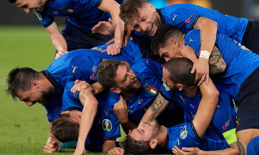 Italia trở thành đội bóng đầu tiên đoạt vé đi tiếp Italia trở thành đội bóng đầu tiên đoạt vé đi tiếp