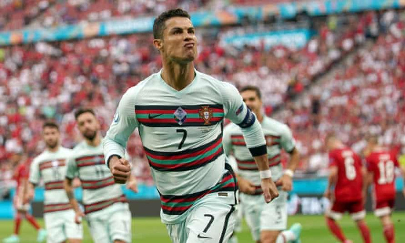 Ronaldo tiếp tục viết nên những kỷ lục vô tiền khoáng hậu