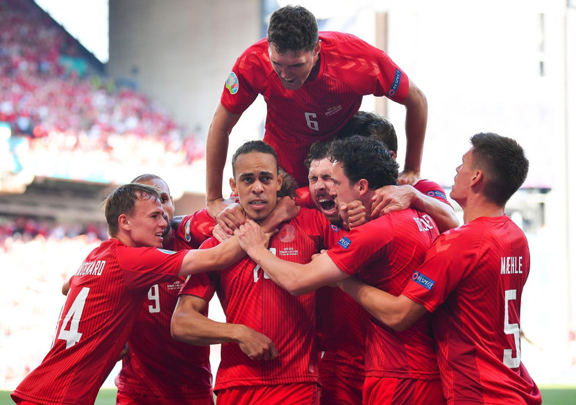 Đan Mạch chơi tuyệt hay trong hiệp 1