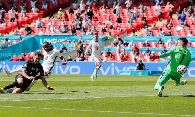 Sterling ghi bàn duy nhất cho Tam sư