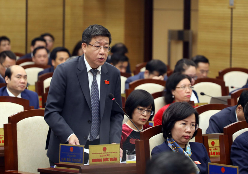 Phó Chủ tịch UBND TP Dương Đức Tuấn trả lời chất vấn