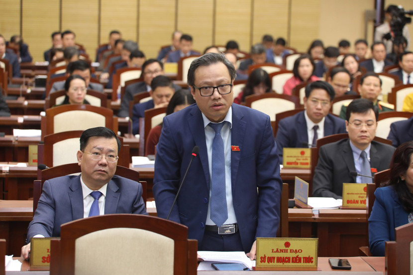 Giám đốc Sở QHKT Nguyễn Trúc Anh trả lời chất vấn về tiến độ dự án xây trụ sở tại khu 3 mặt tiền ở Lý Thường Kiệt