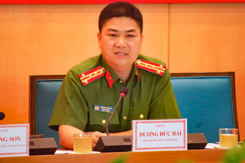 Phó Giám đốc CATP Hà Nội, Đại tá Dương Đức Hải chủ trì phần tham luận tại hội nghị