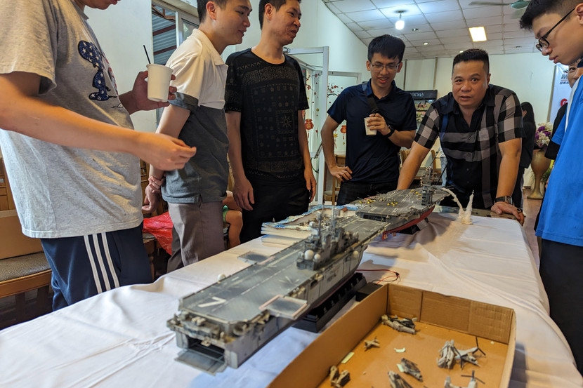 Sáng 22/4, Hội Mô hình quân sự ở Hà Nội đã tổ chức gặp gỡ và triển lãm những mô hình khủng