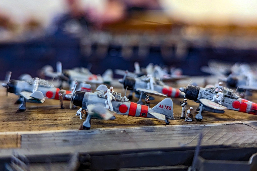 Phi công tỉ lệ 1/350 so với người thật được tái hiện sinh động trên mô hình