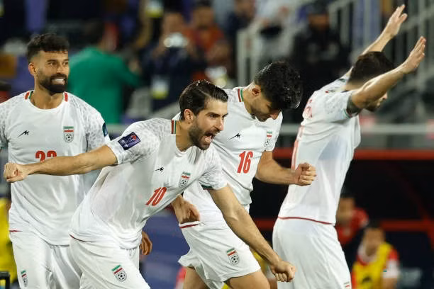 Iran nghẹt thở vào tứ kết Asian Cup 2023