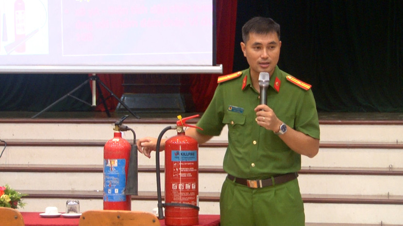 Lực lượng Cảnh sát PCCC và CNCH hướng dẫn cách kiểm tra, bảo quản bình chữa cháy Lực lượng Cảnh sát PCCC và CNCH hướng dẫn cách kiểm tra, bảo quản bình chữa cháy