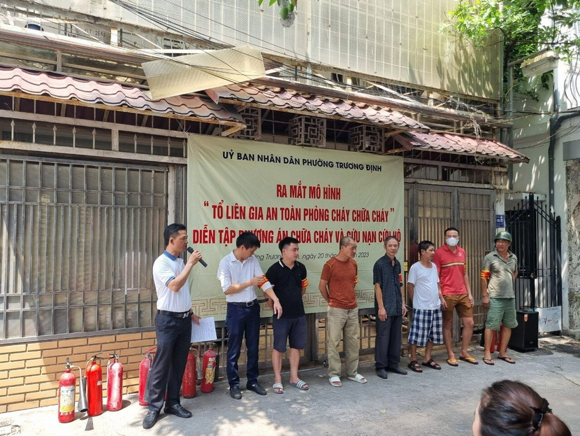 Lễ ra mắt và thực tập phương án chữa cháy tại tổ liên gia an toàn về PCCC Lễ ra mắt và thực tập phương án chữa cháy tại tổ liên gia an toàn về PCCC