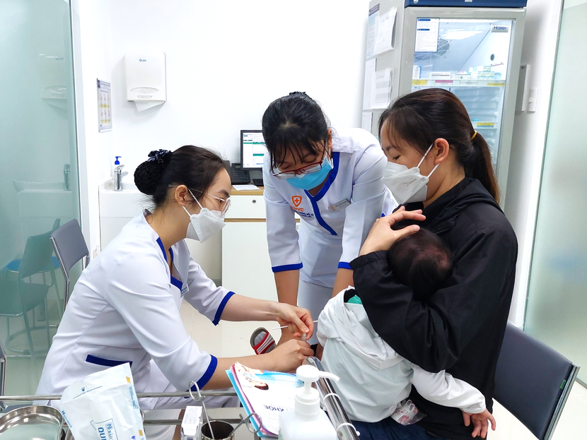 Trẻ em và người lớn cần tiêm ngừa đầy đủ các loại vaccine để đạt hiệu quả bảo vệ tối ưu