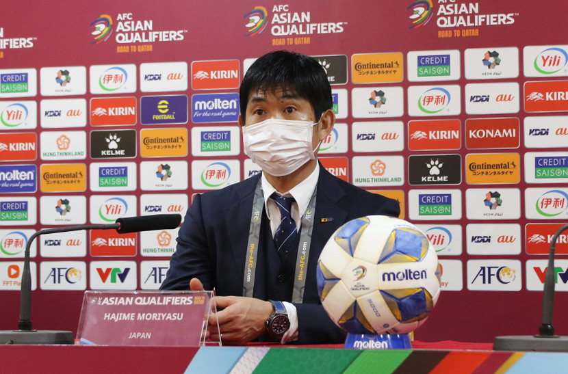 HLV Hajime Moriyasu trong buổi họp báo sau trận đấu HLV Hajime Moriyasu trong buổi họp báo sau trận đấu