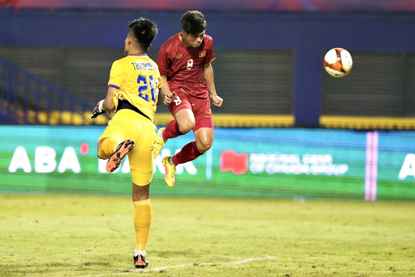 Tình huống bỏ lỡ đáng tiếc của Văn Khang trong hiệp 1 Tình huống bỏ lỡ đáng tiếc của Văn Khang trong hiệp 1