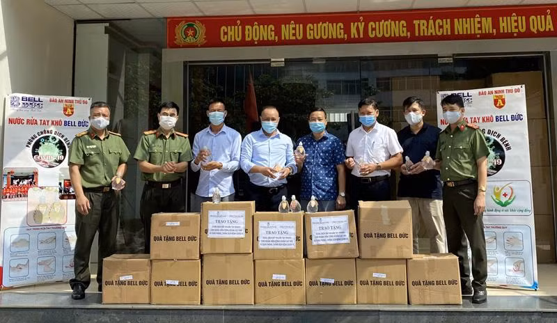 Chung tay cùng lực lượng tuyến đầu phòng chống dịch Covid -19 ảnh 1