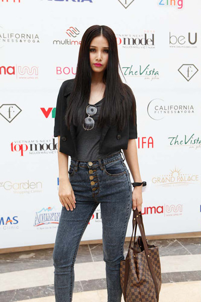 Thí sinh Top model 2013 gây ấn tượng bằng đủ "chiêu" ảnh 10