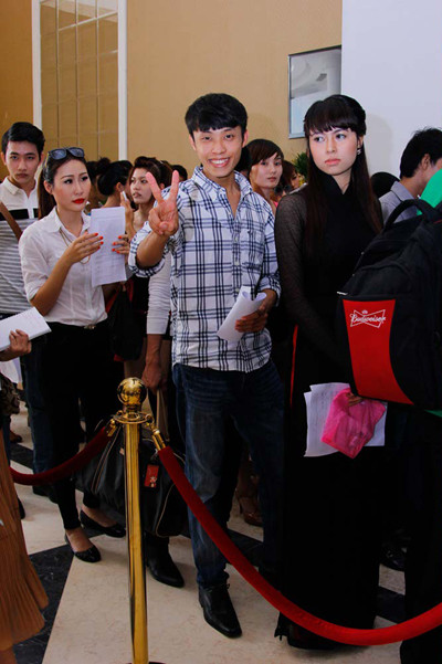 Thí sinh Top model 2013 gây ấn tượng bằng đủ "chiêu" ảnh 12