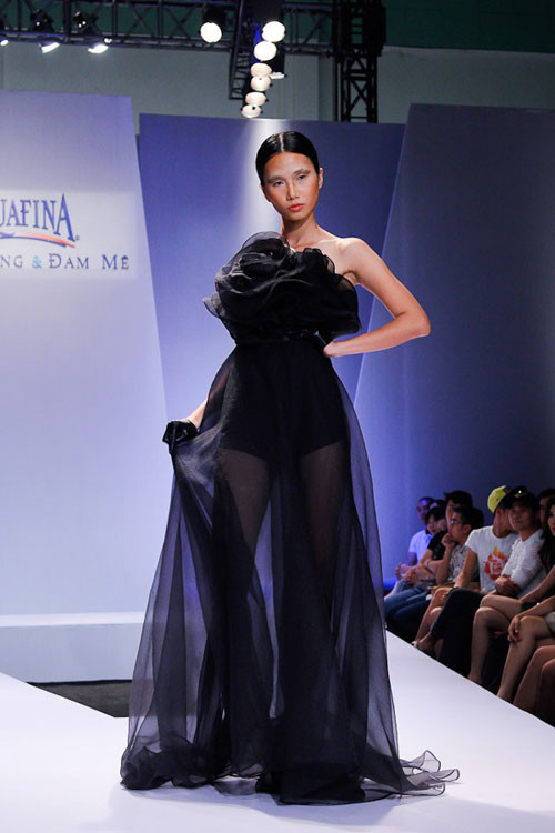 Mỹ Tâm tự tin "lấn sân" sàn catwalk ảnh 7