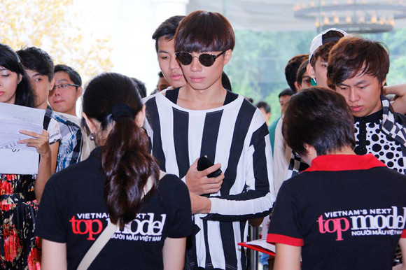 Thí sinh Top model 2013 gây ấn tượng bằng đủ "chiêu" ảnh 23