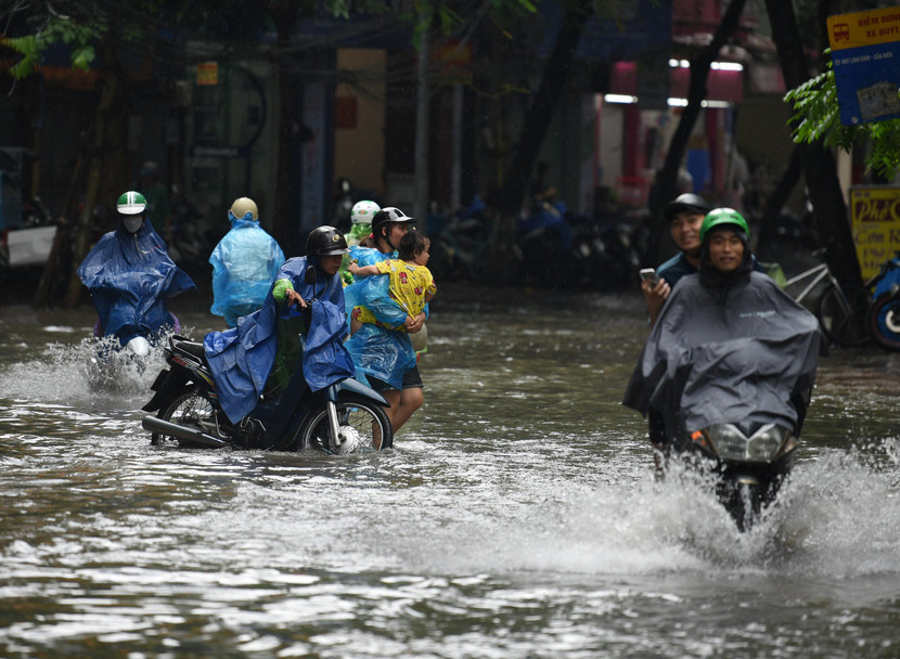 Hà Nội yêu cầu báo cáo nhanh ngay sau khi xảy ra thiên tai, sự cố phải đầy đủ thông tin: số điểm úng ngập, số hầm chung cư ngập, số ô tô bị ngập... Hà Nội yêu cầu báo cáo nhanh ngay sau khi xảy ra thiên tai, sự cố phải đầy đủ thông tin: số điểm úng ngập, số hầm chung cư ngập, số ô tô bị ngập...
