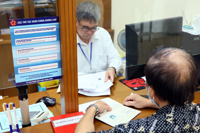 Mô hình 5 thủ tục hành chính không chờ ở quận Hoàn Kiếm đang được người dân ghi nhận, đánh giá cao