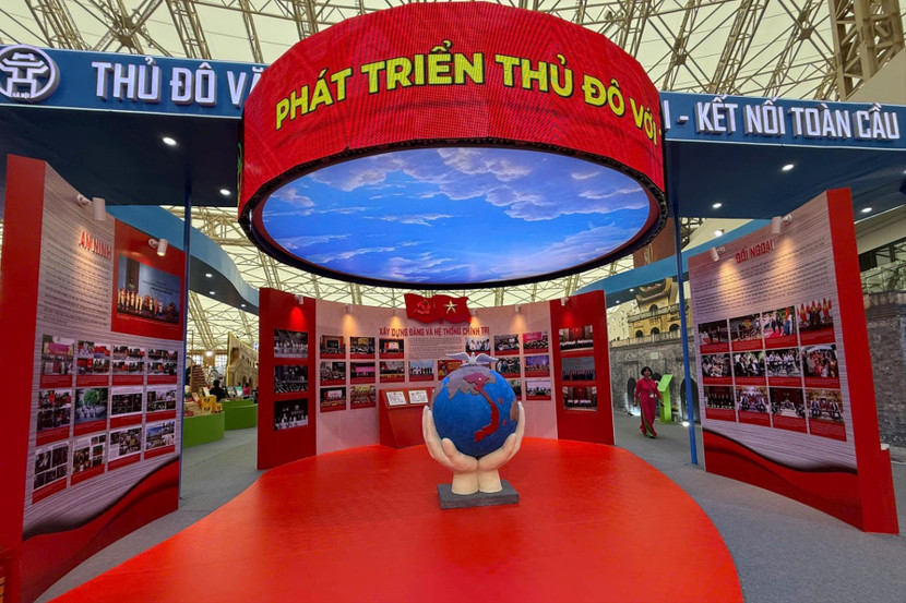 Mô hình biểu trưng cho danh hiệu UNESCO đã trao tặng năm 1999 cho Hà Nội - Thành phố vì hòa bình Mô hình biểu trưng cho danh hiệu UNESCO đã trao tặng năm 1999 cho Hà Nội - Thành phố vì hòa bình