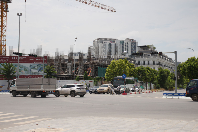 Ngã tư giao đường Đại Mỗ, phố Bạch Thành Phong và phố Lê Giản