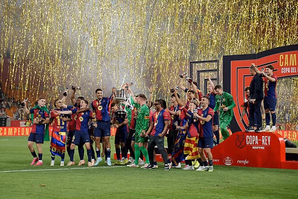 Barca ăn mừng chức vô địch đáng nhớ