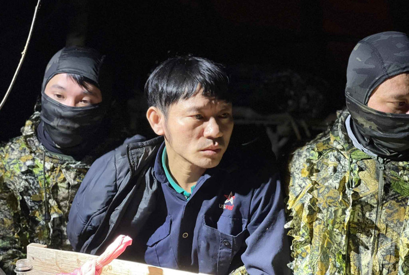 Đối tượng Nguyễn Hồng Sơn bị bắt giữ Đối tượng Nguyễn Hồng Sơn bị bắt giữ