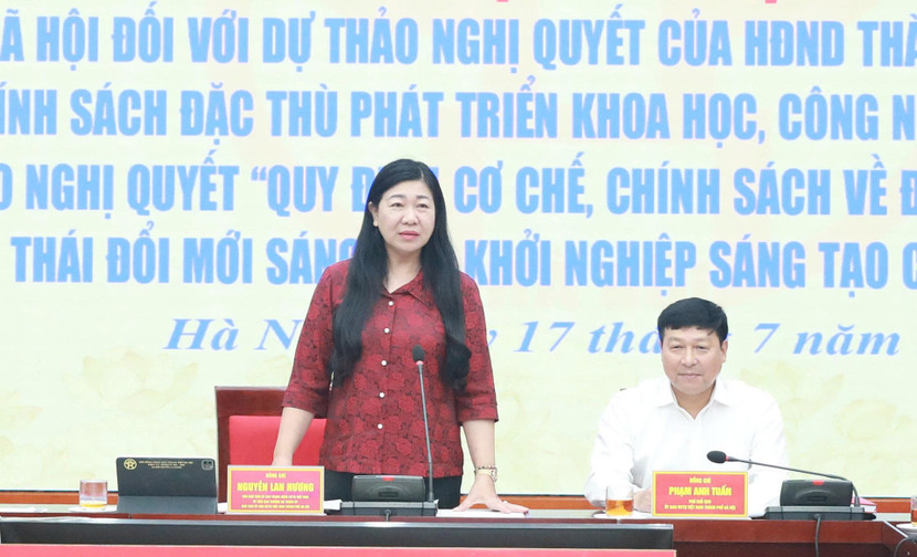 Chủ tịch Ủy ban MTTQ Việt Nam thành phố Hà Nội Nguyễn Lan Hương phát biểu tại hội nghị