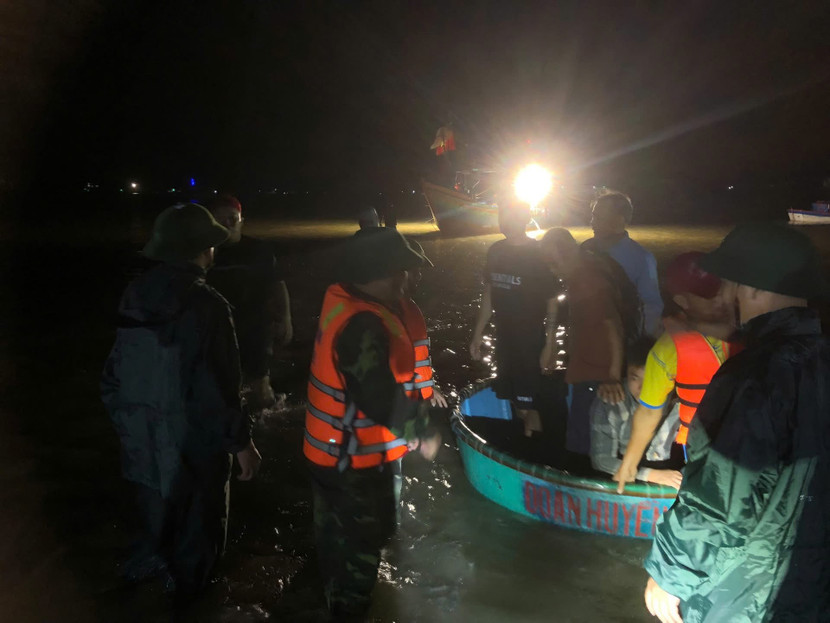34 người trên tàu bị chìm may mắn thoát nạn