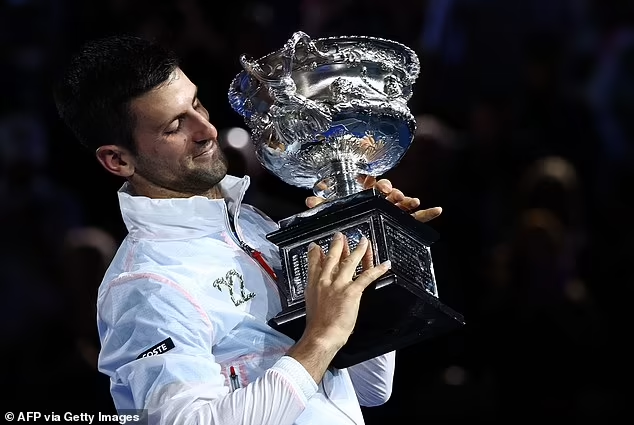 Djokovic san bằng kỷ lục Grand Slam của Nadal Djokovic san bằng kỷ lục Grand Slam của Nadal
