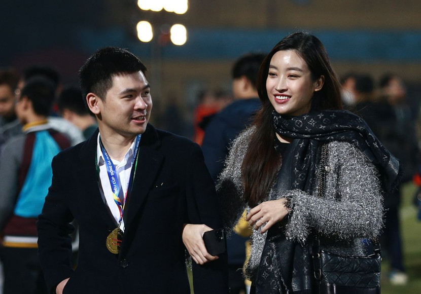 Hoa hậu Đỗ Mỹ Linh cùng chủ tịch CLB Hà Nội - Đỗ Vinh Quang