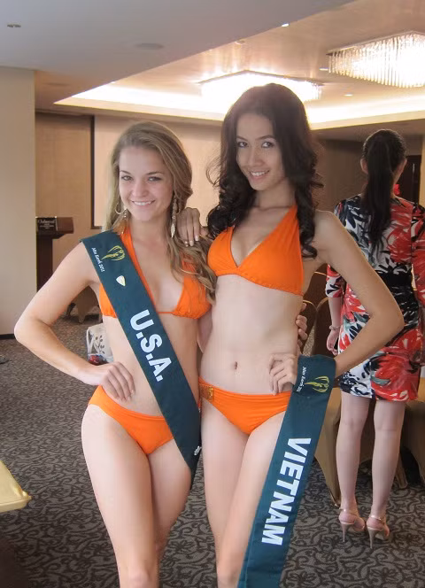 Phan Thị Mơ khoe dáng trước đêm chung kết Miss Earth 2011 ảnh 2
