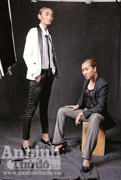 Trà My hóa Thiên Nga đen Thùy Trang - Hương Giang Phương Anh khớp khi hôn Đức Tiến Lê Thị Thúy và Phi Thanh Vân giả trai Hoàng Thùy đấu kiếm cùng Mỹ Linh Trà My hóa Thiên Nga đen Thùy Trang - Hương Giang Phương Anh khớp khi hôn Đức Tiến Lê Thị Thúy và Phi Thanh Vân giả trai Hoàng Thùy đấu kiếm cùng Mỹ Linh