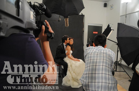 Người mẫu kiêm diễn viên Đức Tiến và Phương Anh hóa thân thành nhân vật trong phim kinh điển "Cuốn theo chiều gió" Người mẫu kiêm diễn viên Đức Tiến và Phương Anh hóa thân thành nhân vật trong phim kinh điển "Cuốn theo chiều gió"